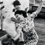 1947: Queen Elizabeth II. spielt Fangen mit der Crew der HMS "Vanguard" 