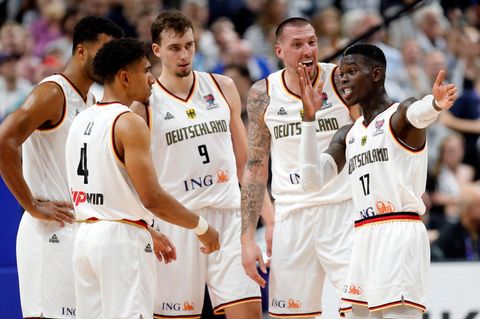 Beim Basketball EM Viertelfinale gegen Griechenland: Maodo Lo, Franz Wagner, Daniel Theis, Dennis Schroeder (v.l.)