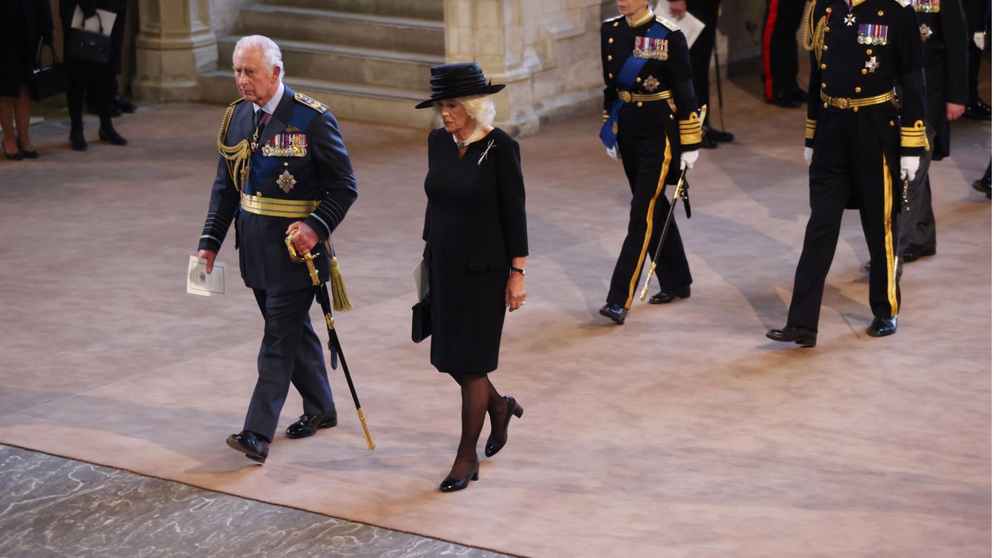 Camilla painfully completes all events with Charles
