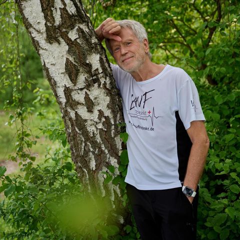Lauftherapie: Burkhard Boenigk, 71, aus Königsbrunn hat vor Jahren seine Leidenschaft fürs Laufen entdeckt und ist seit 2015 Lauftherapeut