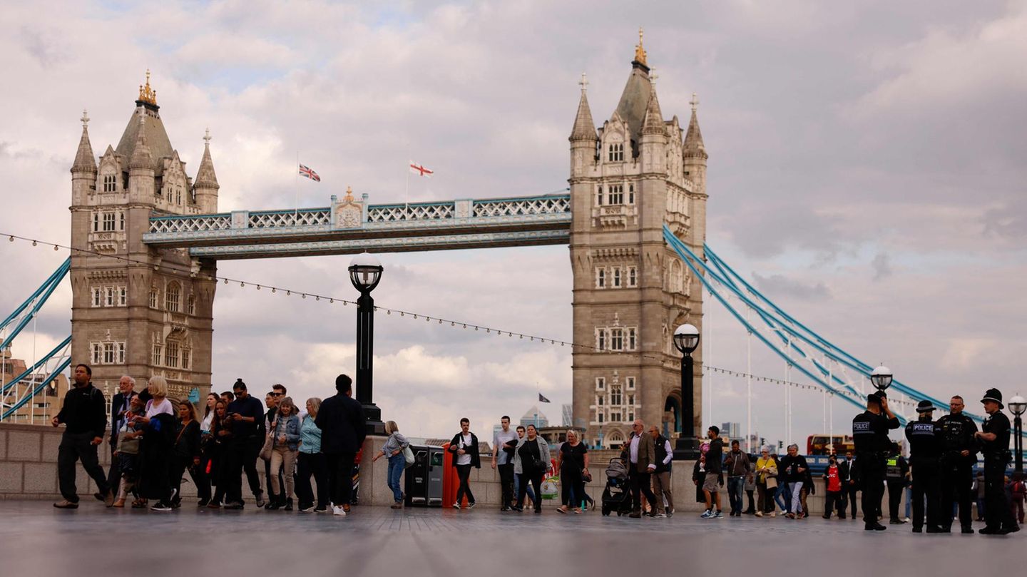Die Warteschlange vor der Westminster Hall und dem Sarg von Queen Elizabeth II.