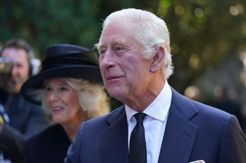 Charles III. und Königsgemahlin Camilla in Wales