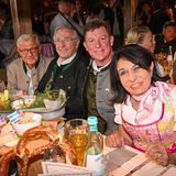 Verleger Dirk Ippen, Erich Sixt, Timothy Liston (Generalkonsul der USA) und Regine Sixt.