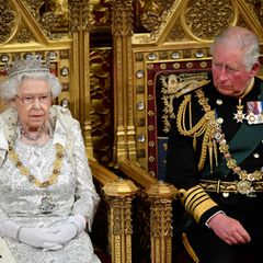 Queen Elizabeth II. und ihr Sohn und Thronfolger Charles 2019 bei der Eröffnung des Parlaments
