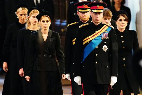Die acht Enkelkinder von Queen Elizabeth II. in der Westminster Hall 