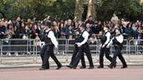 Polizeibeamte patrouillieren auf The Mall
