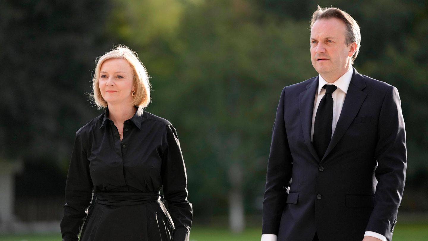 Die britische Premierministerin Liz Truss mit ihrem Ehemann