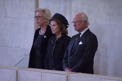 Beisetzung der Queen: Prominenz am Sarg: Staatschefs und Monarchen erweisen Elizabeth II. die letzte Ehre