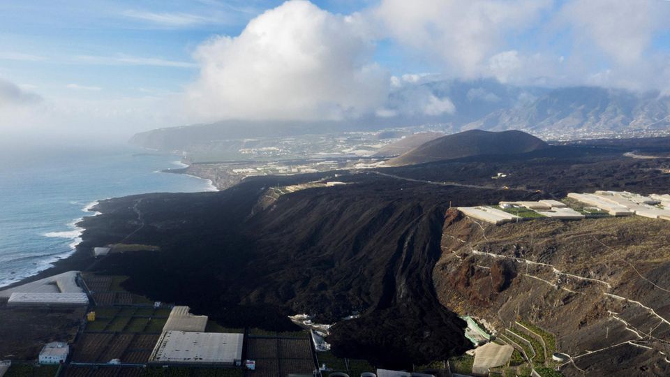 Lavaströme bedecken landwirtschaftliche Flächen auf der Insel La Palma