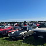 Alleine die Parkplätze des Goodwood Revival Festivals sind einen 
Besuch wert