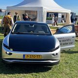 Verschämt hat sich ein Alien auf den Parkplatz geschlichen