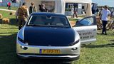 Verschämt hat sich ein Alien auf den Parkplatz geschlichen