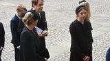 Tom Parker Bowles ist Restaurantkritiker und Sohn von Queen Consort Camilla. Auch er fehlt nicht beim Staatsbegräbnis.