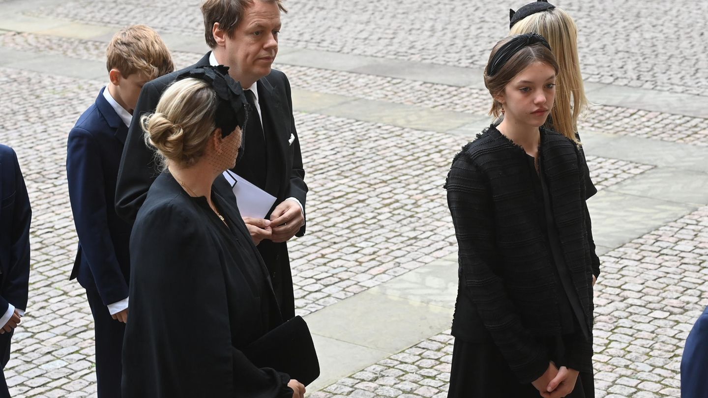 Tom Parker Bowles ist Restaurantkritiker und Sohn von Queen Consort Camilla. Auch er fehlt nicht beim Staatsbegräbnis.