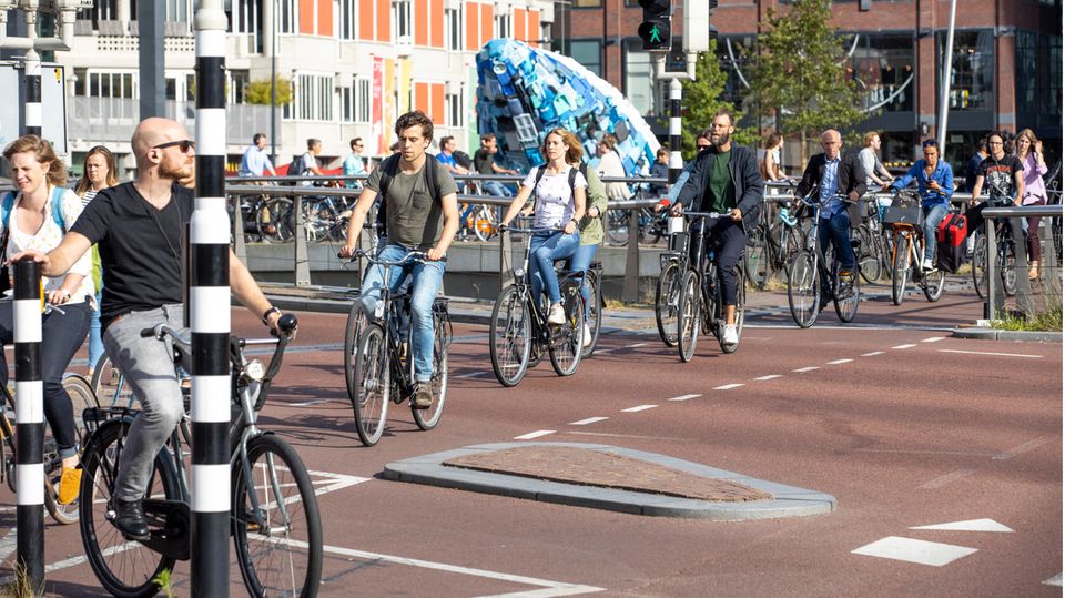Täglich steigen in Utrecht 125.000 Menschen aufs Rad – bei gut 360.000 Bürgern
