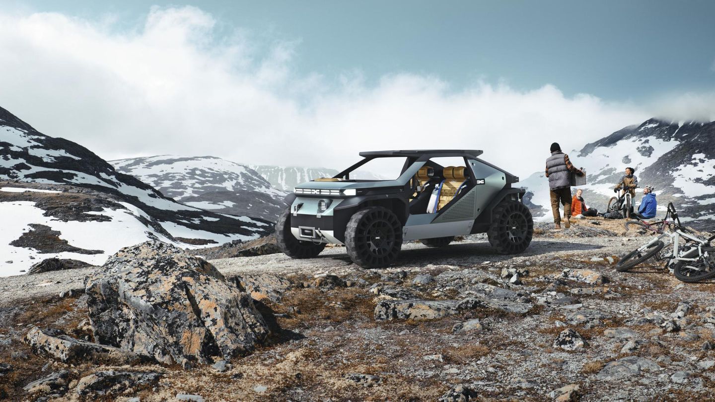 Der Dacia Manifesto steht im bergigen Gelände