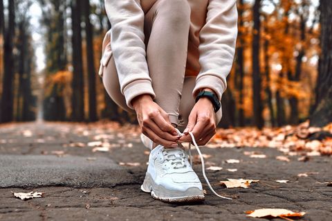 Ein Paar gefütterte Wildlederschuhe.