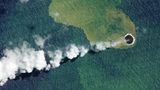 Pazifik, Tonga. Diese imposante Aufnahme zeigt seismische Aktivität und Ausbrüche am Vulkan Home Reef, einem wieder aufgetauchten Unterwasservulkan in dem Königreich im Südpazifik