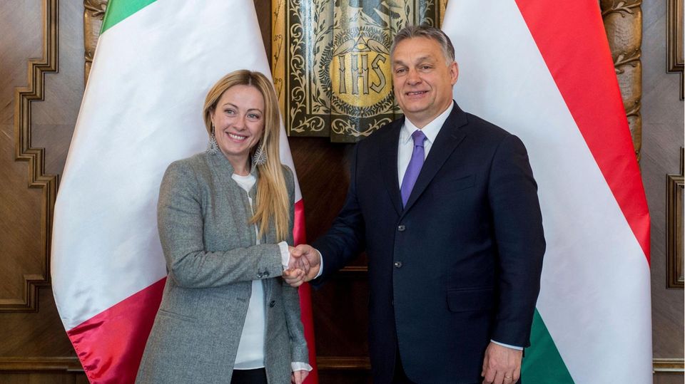 Giorgia Meloni mit Viktor Orbán