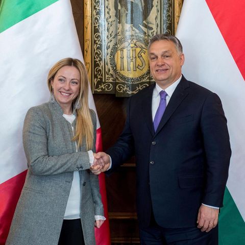 Giorgia Meloni mit Viktor Orbán