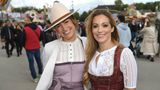 Sportlerin Denise Schindler und die Moderatorin Andrea Kaiser