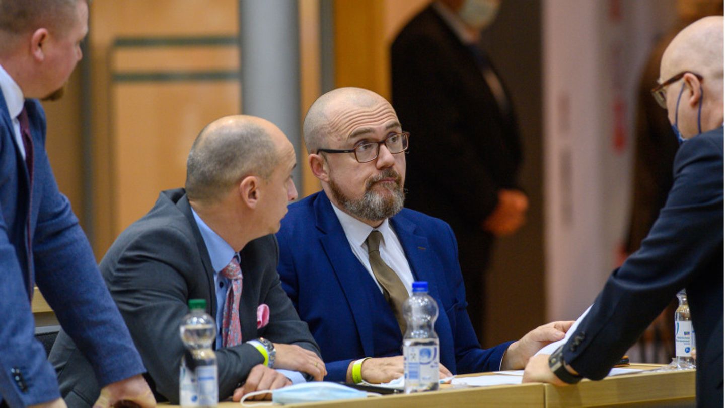 Auch AfD-Abgeordneter Hans-Thomas Tillschneider will in die Ostukraine