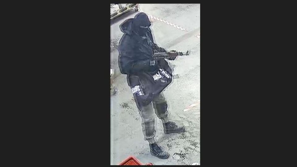 Bei Aktenzeichen XY wird dieses Foto von einem bewaffneten Mann gezeigt werden