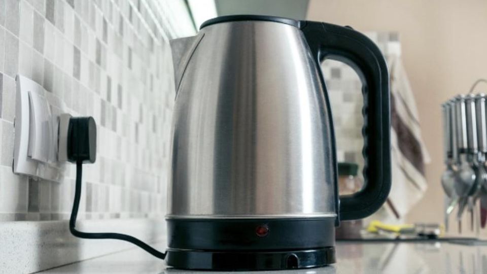 Vier Tricks, um mit dem Wasserkocher Energie zu sparen – und kosten zu senken Vier Tricks, um mit dem Wasserkocher Energie zu sparen – und kosten zu senken