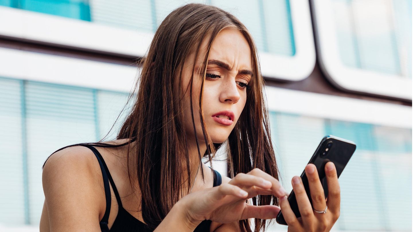 Frau mit Smartphone
