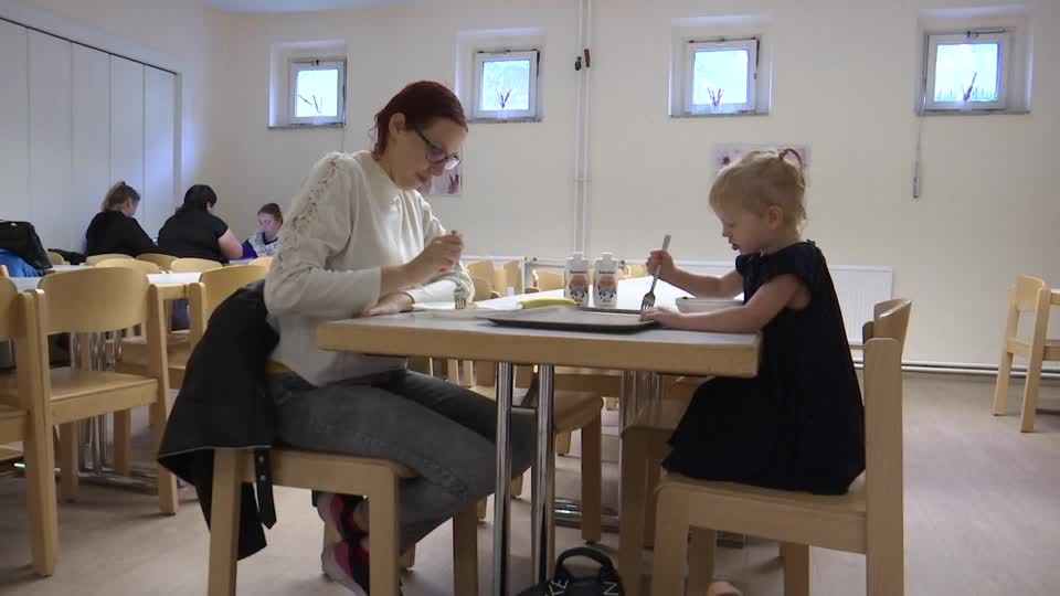Video: Kostenexplosion trifft Familien: Mittagessen in der "Arche" als Rettungsanker