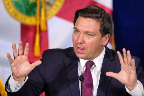 Ließ Migranten per Flugzeug aus seinem Bundesstaat bringen: Floridas Gouverneur Ron DeSantis