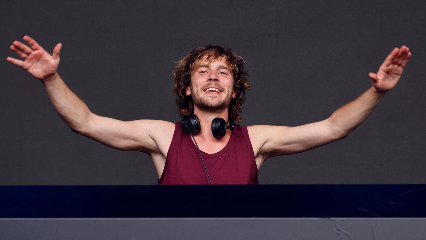 DJ Felix Jaehn at a performance in June 2022