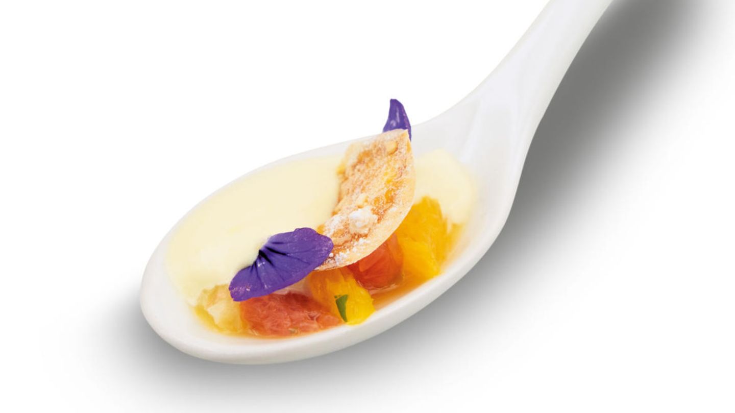 Geflämmte Garnele aus "The Taste 2019" auf einem Löffel