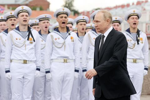 Wladimir Putin bei einer Marineparade. Wie viele Soldaten will er im Rahmen seiner Teilmobilisierung einziehen? 