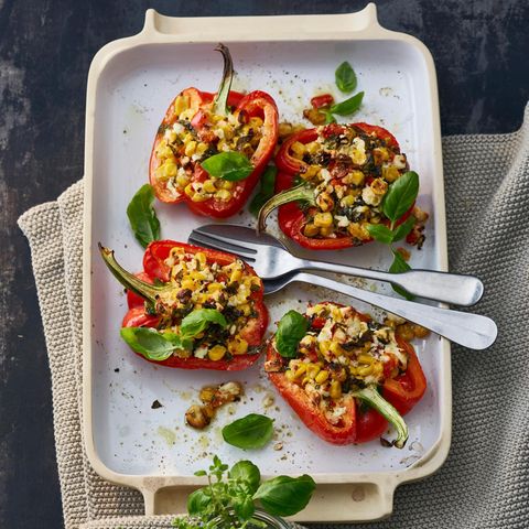 Gefüllte Paprika mit Mais und Schafskäse