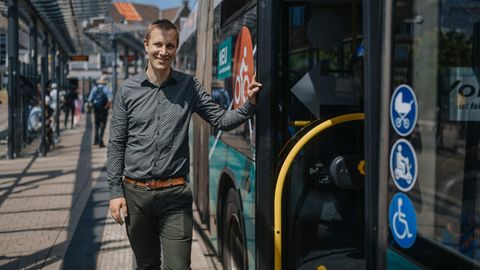 Kostenlos Busfahren: Wer in Monheim wohnt, muss dank Bürgermeister Daniel Zimmermann beim Einsteigen kein Ticket lösen.