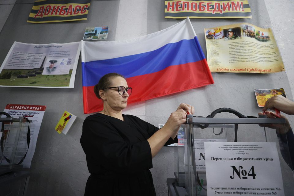 Polling station in Donetsk