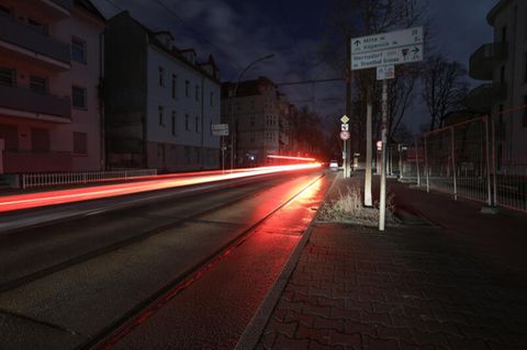 Aufgrund eines Stromausfalls ist die Straßenbeleuchtung in Berlin-Köpenick nicht im Betrieb.