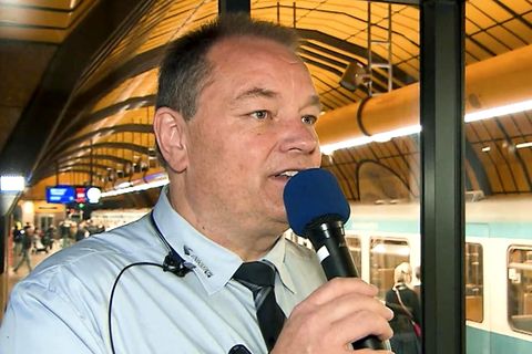 Oktoberfest: U-Bahn-Ansager sorgt für Gelächter an der Haltestelle
