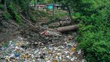 Mocambo-Fluss in Panama mit Müll verschmutzt