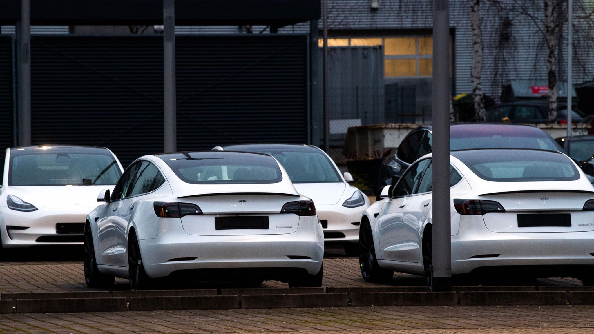 Tesla: Rückruf von über einer Million Autos wegen Sicherheitsbedenken
