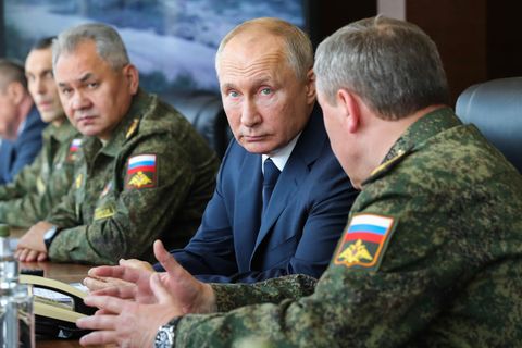 Wladimir Putin beobachtet eine Militärübung: Am 21. September läutete er in Russland die Mobilmachung ein. 