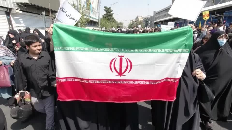 Video: Regierungstreue fordern Todesstrafe für Demonstranten im Iran Video: Regierungstreue fordern Todesstrafe für Demonstranten im Iran