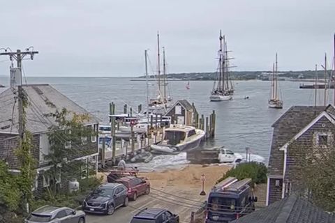 Video: Lkw geht baden