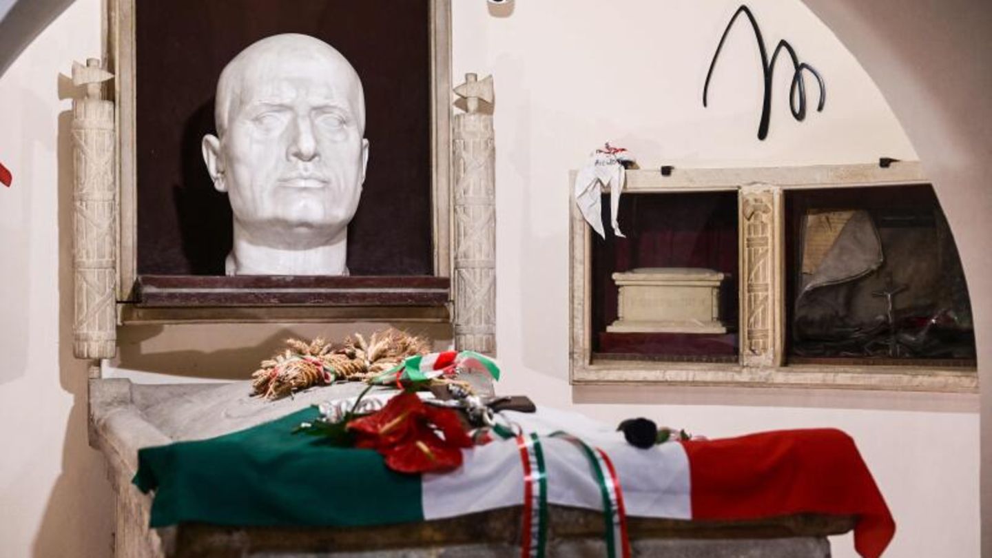 Wahl-am-Sonntag-Italien-steht-vor-einem-Rechtsruck-Zu-Besuch-in-Mussolinis-Geburtsort