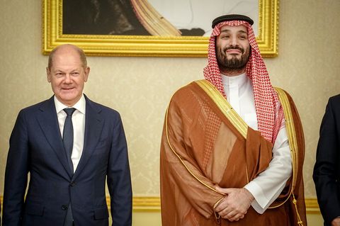 Bundeskanzler Olaf Scholz bei seinem Besuch des saudischen Kronprinzen