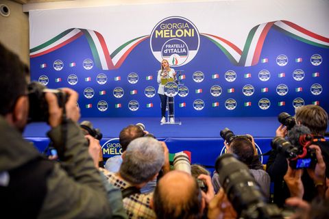 Giorgia Meloni bei der Pressekonferenz nach dem Wahlsieg in Italien