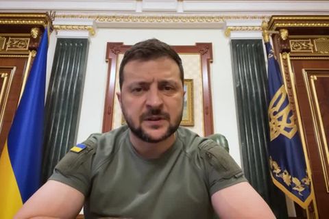 Krieg in der Ukraine: Selenskyj  sieht "positive Ergebnisse" bei Kämpfen – Russland drängt auf Eingliederung von Gebieten