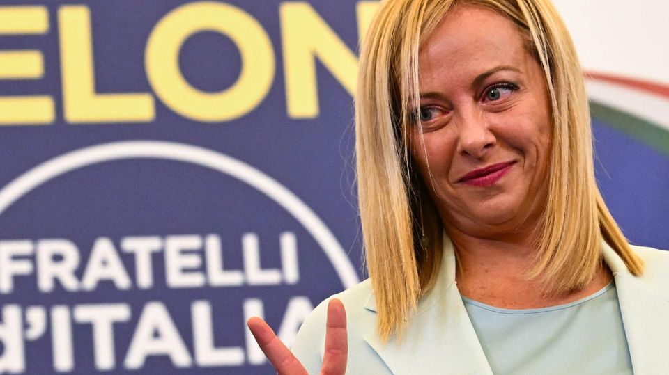 Giorgia Meloni hat ein rechtes Bündnis unter Führung der "Fratelli d'Italia" zum Wahlsieg in Italien geführt