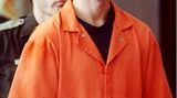 Vor Gericht trat Dahmer oft in der typischen orangenen Gefängnis-Uniform auf.